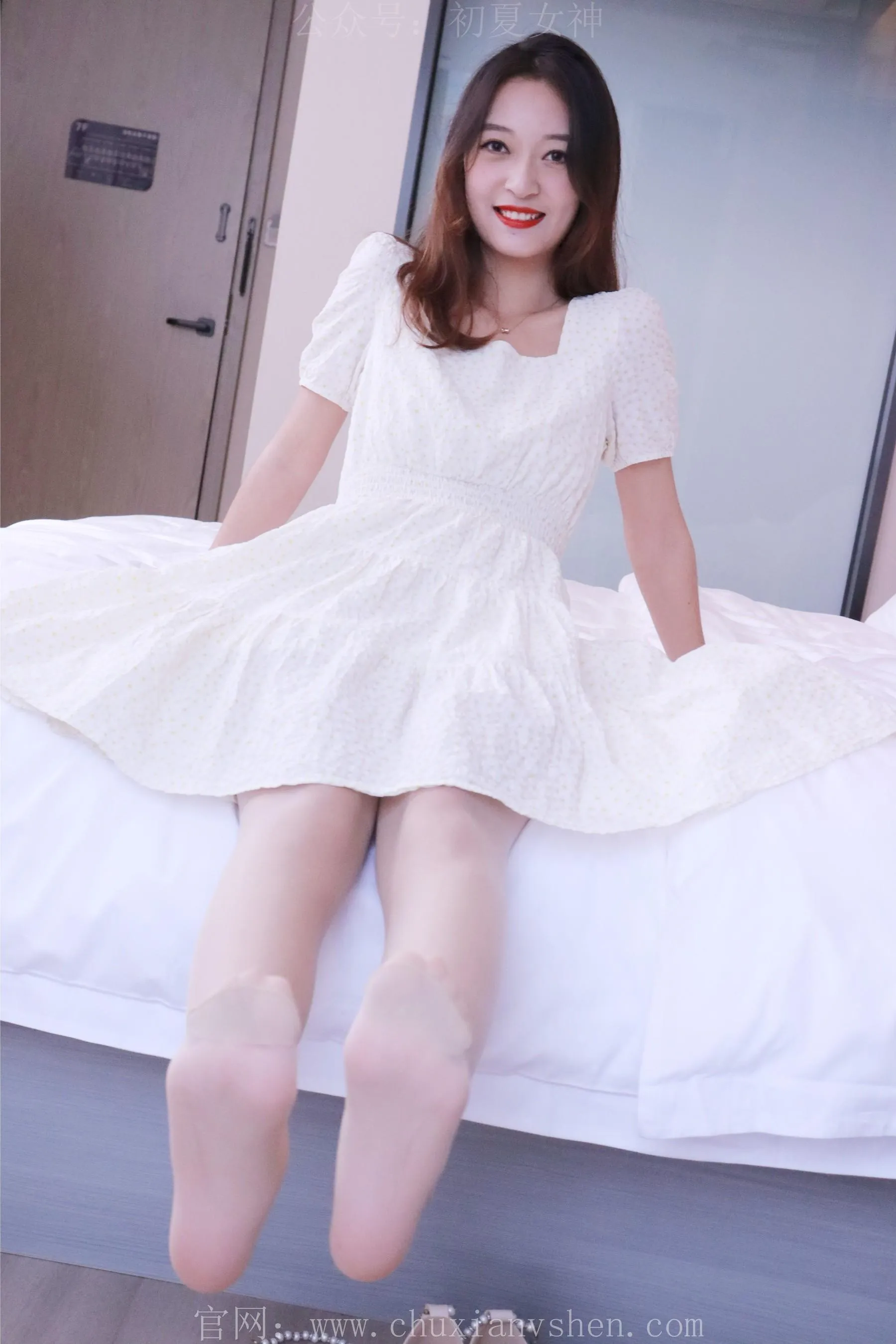 初夏女神 NO.015 依依白色M码秋季连衣裙搭高跟鞋 [137P]插图6